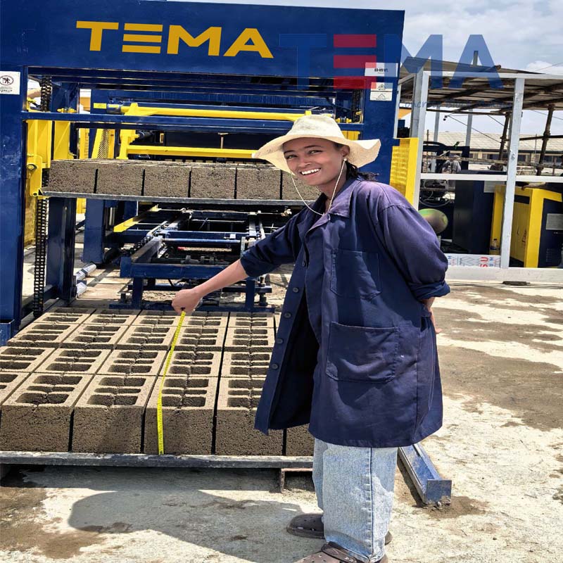 Máquina de bloques de hormigón TEMA TM12000 con servoaccionamiento en Etiopía